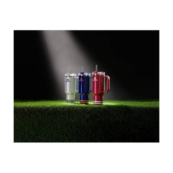 NWT 40oz Red shimmer with white stripe Stanley - Picture 4 of 4